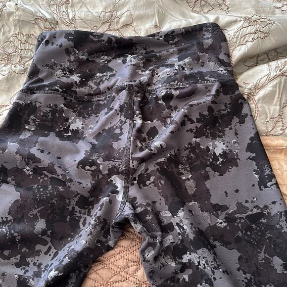 Old Navy | Camo print leggings Size SP - Picture 7 of 8
